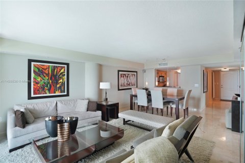 Condo in Miami, Florida, 2 bedrooms  № 653843 - photo 2