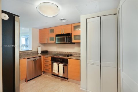 Condo in Miami, Florida, 2 bedrooms  № 653843 - photo 7