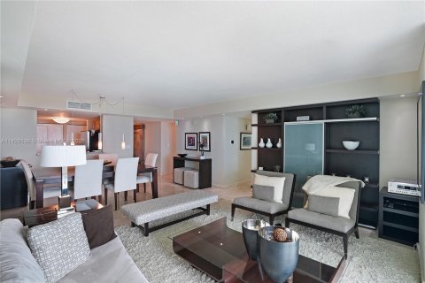 Condo in Miami, Florida, 2 bedrooms  № 653843 - photo 27