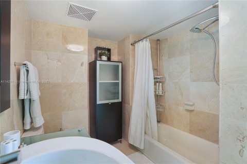 Copropriété à vendre à Miami, Floride: 2 chambres, 127 m2 № 653843 - photo 17