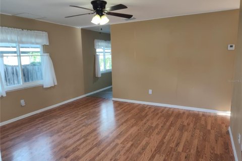 House in Saint Petersburg, Florida 2 bedrooms, 69.12 sq.m. № 1336809 - photo 4