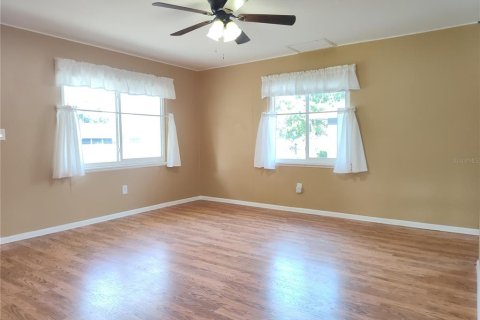 House in Saint Petersburg, Florida 2 bedrooms, 69.12 sq.m. № 1336809 - photo 5