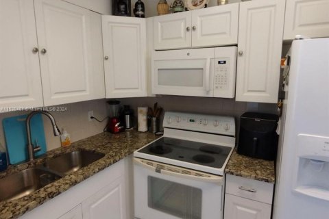 Condo in Delray Beach, Florida, 2 bedrooms  № 1311297 - photo 8