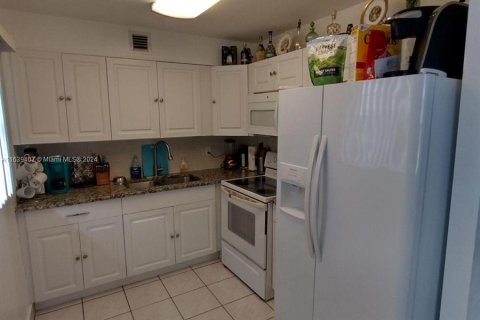 Condo in Delray Beach, Florida, 2 bedrooms  № 1311297 - photo 6