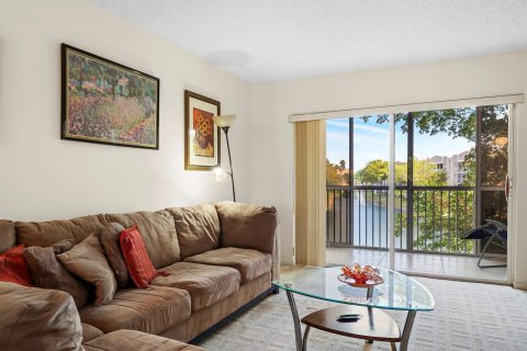 Condo in Tamarac, Florida, 2 bedrooms  № 1221465 - photo 24