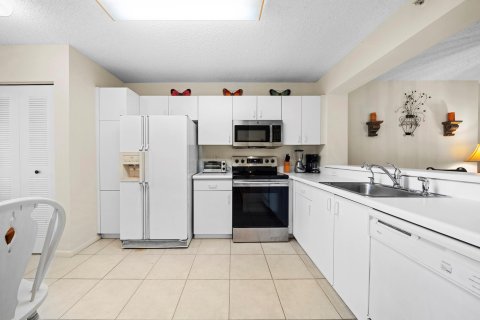 Condo in Tamarac, Florida, 2 bedrooms  № 1221465 - photo 21