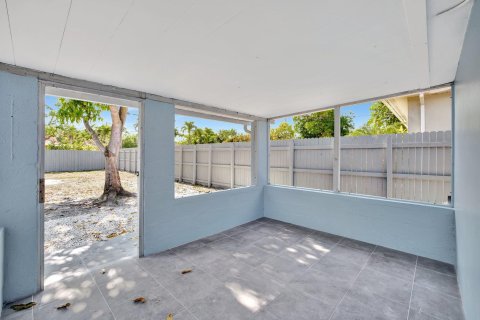 House in Fort Lauderdale, Florida 2 bedrooms, 80.82 sq.m. № 1221463 - photo 10