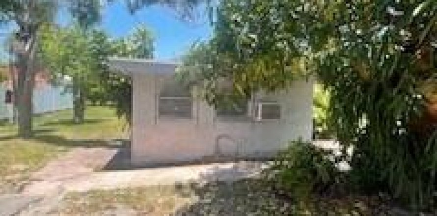 House in Delray Beach, Florida 2 bedrooms, 61.32 sq.m. № 1221464