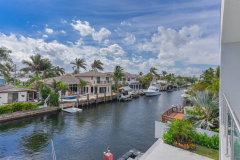 Casa en venta en Fort Lauderdale, Florida, 5 dormitorios, 480.77 m2 № 1221491 - foto 2