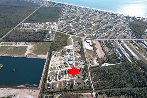 Propiedad comercial en venta en Mexico Beach, Florida № 589982 - foto 1