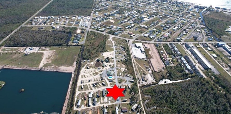 Commercial property in Mexico Beach, Florida № 589982