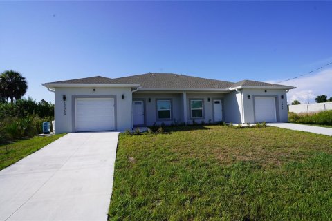 Commercial property in Port Charlotte, Florida 6 bedrooms, 111.48 sq.m. № 1263031 - photo 1