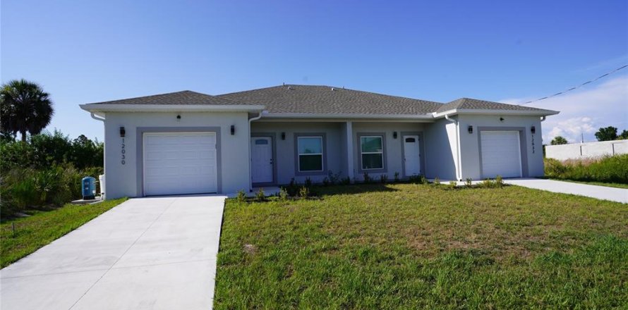 Commercial property in Port Charlotte, Florida 6 bedrooms, 111.48 sq.m. № 1263031