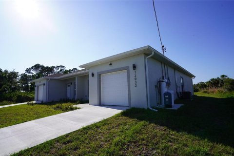 Commercial property in Port Charlotte, Florida 6 bedrooms, 111.48 sq.m. № 1263031 - photo 3