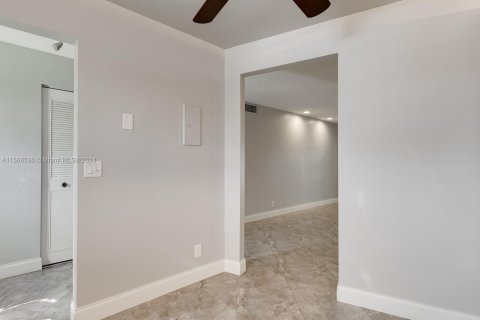 Condominio en venta en Lake Worth, Florida, 2 dormitorios, 87.42 m2 № 1103780 - foto 7