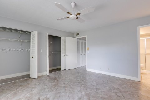 Купить кондоминиум в Лейк-Уорт, Флорида 2 спальни, 87.42м2, № 1103780 - фото 15