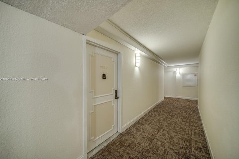 Copropriété à vendre à Aventura, Floride: 1 chambre, 81.1 m2 № 1103779 - photo 9