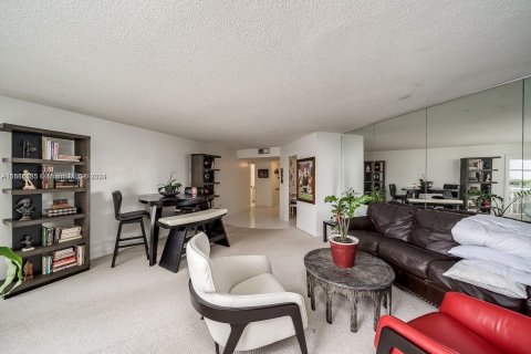 Condo in Aventura, Florida, 1 bedroom  № 1103779 - photo 16