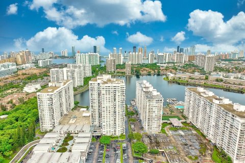 Condo in Aventura, Florida, 1 bedroom  № 1103779 - photo 2