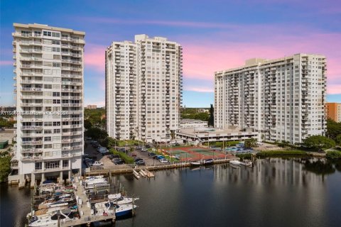 Condo in Aventura, Florida, 1 bedroom  № 1103779 - photo 4