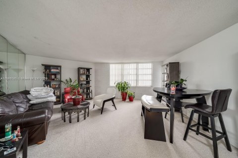 Copropriété à vendre à Aventura, Floride: 1 chambre, 81.1 m2 № 1103779 - photo 14