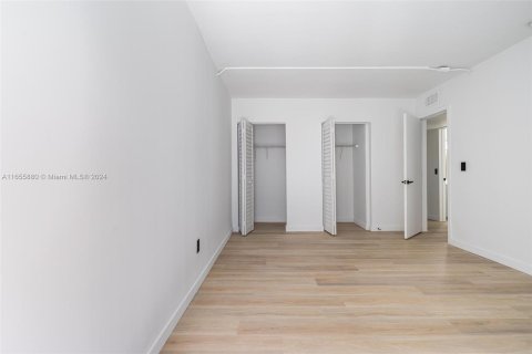 Appartement à louer à North Miami, Floride: 2 chambres, 72 m2 № 1358581 - photo 4