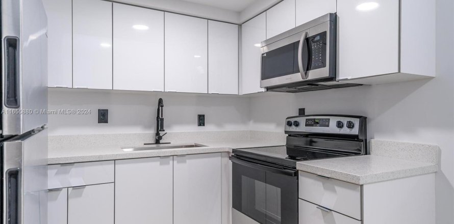 Apartamento en North Miami, Florida 2 dormitorios, 72 m2 № 1358581