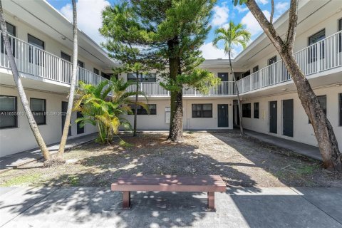 Appartement à louer à North Miami, Floride: 2 chambres, 72 m2 № 1358581 - photo 8