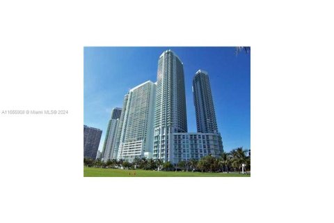 Condo in Miami, Florida, 3 bedrooms  № 1358582 - photo 1