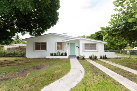 Casa en venta en Cutler Bay, Florida, 4 dormitorios, 130.53 m2 № 1358580 - foto 1