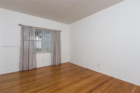 Condo in Miami Shores, Florida, 2 bedrooms  № 1230614 - photo 11