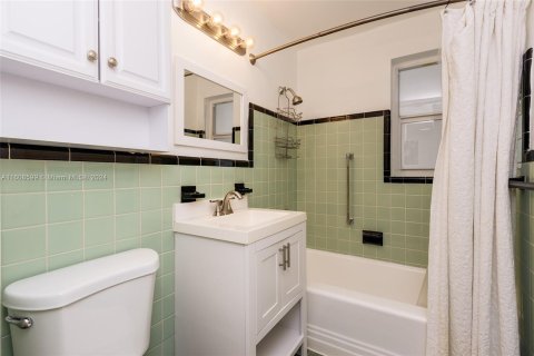 Condo in Miami Shores, Florida, 2 bedrooms  № 1230614 - photo 25