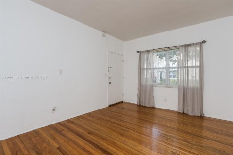 Condo in Miami Shores, Florida, 2 bedrooms  № 1230614 - photo 10