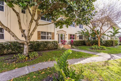 Condo in Miami Shores, Florida, 2 bedrooms  № 1230614 - photo 20