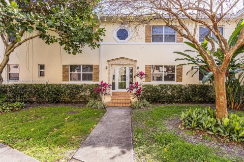 Condo in Miami Shores, Florida, 2 bedrooms  № 1230614 - photo 22