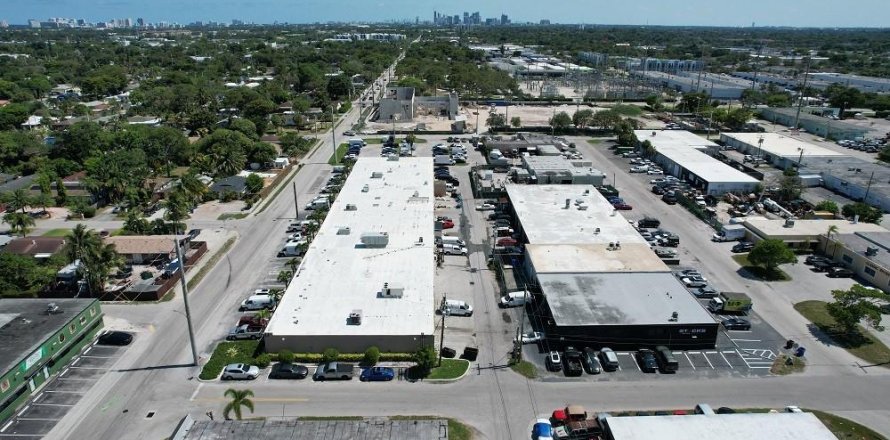 Commercial property in Oakland Park, Florida № 580770