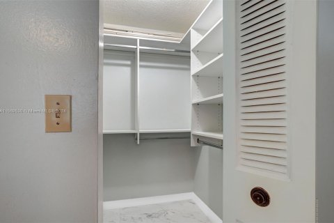 Condo in Tamarac, Florida, 2 bedrooms  № 1119209 - photo 24