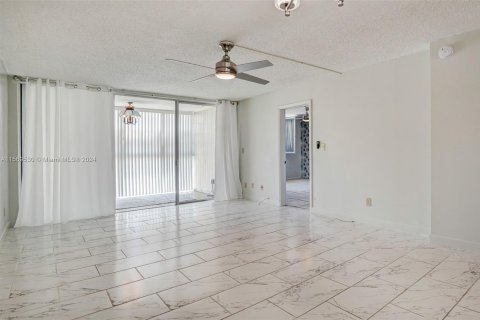 Copropriété à vendre à Tamarac, Floride: 2 chambres, 81.75 m2 № 1119209 - photo 14