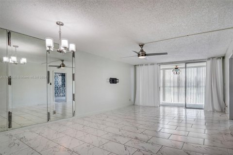 Copropriété à vendre à Tamarac, Floride: 2 chambres, 81.75 m2 № 1119209 - photo 16