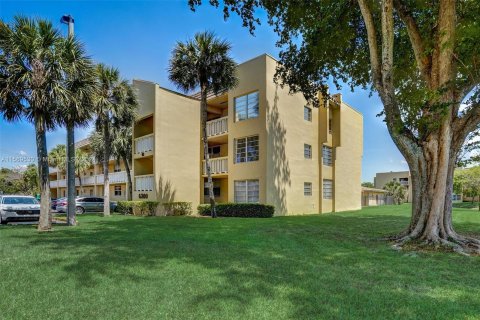 Copropriété à vendre à Tamarac, Floride: 2 chambres, 81.75 m2 № 1119209 - photo 6