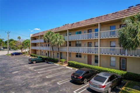 Copropriété à vendre à Tamarac, Floride: 2 chambres, 81.75 m2 № 1119209 - photo 9