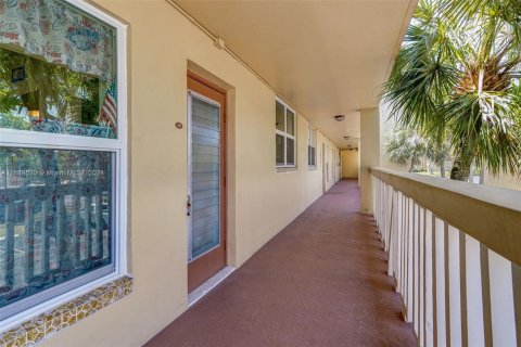 Copropriété à vendre à Tamarac, Floride: 2 chambres, 81.75 m2 № 1119209 - photo 12