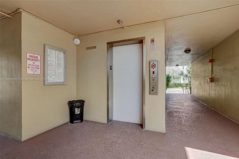 Copropriété à vendre à Tamarac, Floride: 2 chambres, 81.75 m2 № 1119209 - photo 4