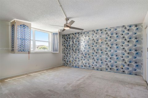 Condo in Tamarac, Florida, 2 bedrooms  № 1119209 - photo 25