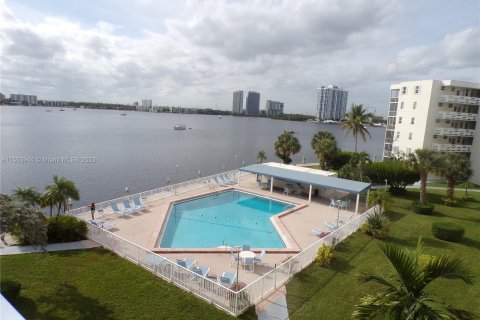 Condominio en venta en Aventura, Florida, 1 dormitorio, 71.35 m2 № 912644 - foto 29