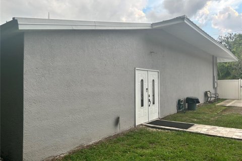 Commercial property in Dade City, Florida № 743420 - photo 3