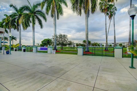 Condo in Coconut Creek, Florida, 2 bedrooms  № 1132984 - photo 21