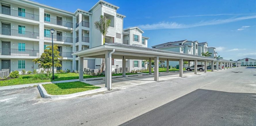 Condo in Venice, Florida, 2 bedrooms in WELLEN PARK  № 1277286