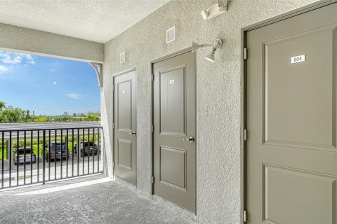 Condo in Venice, Florida, 2 bedrooms in WELLEN PARK  № 1277286 - photo 28