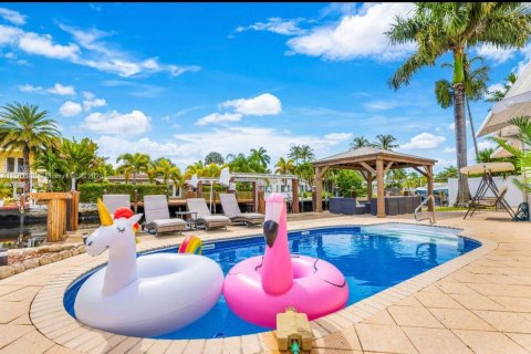 Villa ou maison à vendre à Wilton Manors, Floride: 3 chambres, 228.35 m2 № 611812 - photo 5
